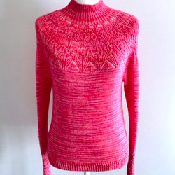 手編みハイネックセーター (ウルグアイ産) メリノウール100%使用 2枚目の画像