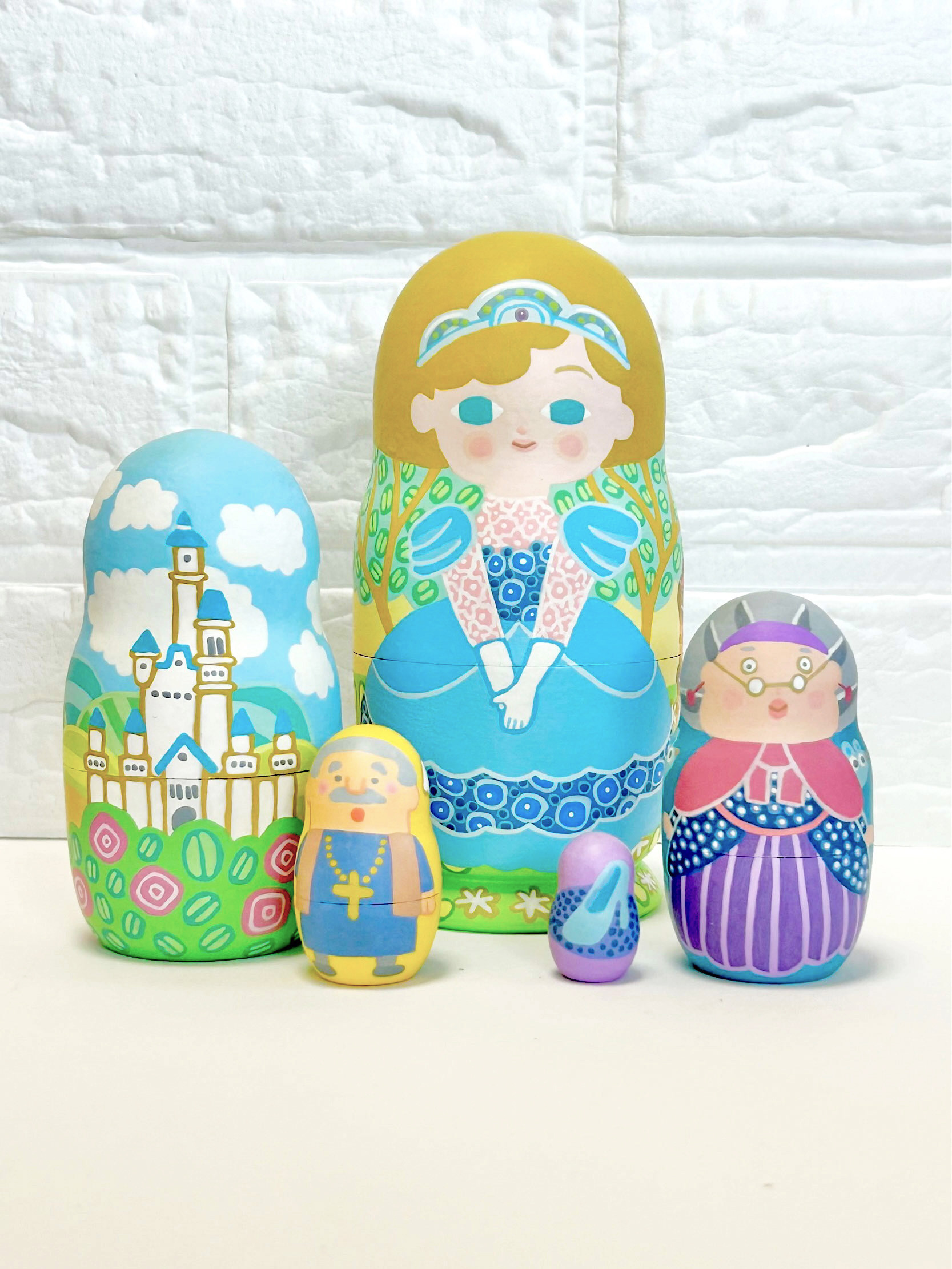 童話　シンデレラ【送料無料・木箱付】マトリョーシカ。誕生日・記念日のプレゼントに。かわいい木製人形