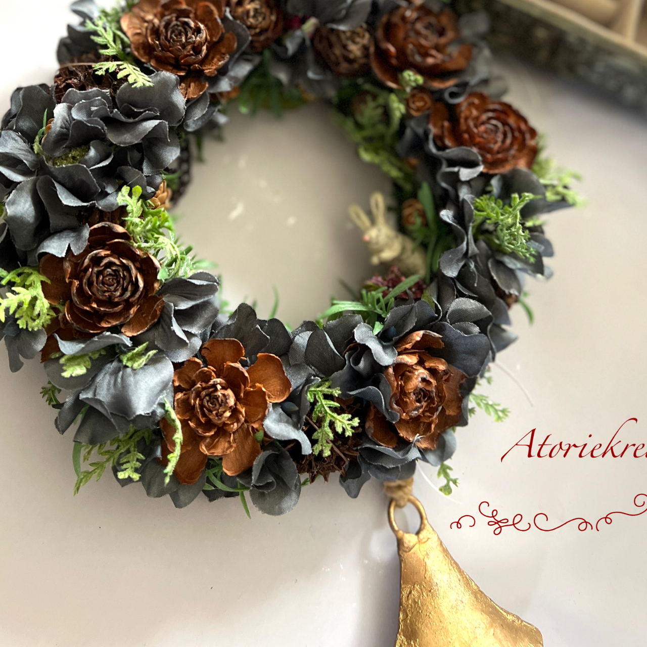 クリスマス木の実リース シダローズ 木の実とアイアンベル リース シックアジサイ ギフトフラワーリース クリスマスギフト