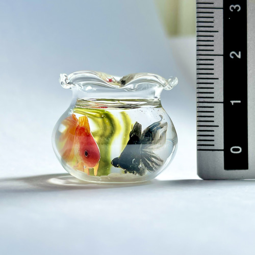 ガラス工芸★泳ぐ金魚の置物 ガラス工芸☆泳ぐ金魚の置物 （金魚を眺めて涼をとる風流な