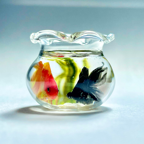 PIXTA ホビー・楽器・アート ガラス工芸☆泳ぐ金魚の置物