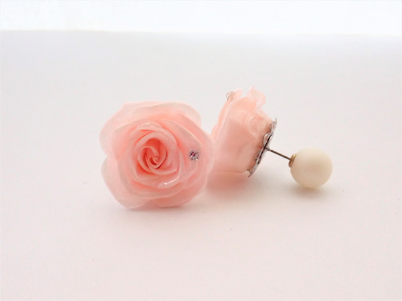 特集掲載　Rosemellia　櫻色玫瑰永生花　樹脂加工耳環　珍珠後耳扣　❊空郵台灣5-7天 第1張的照片