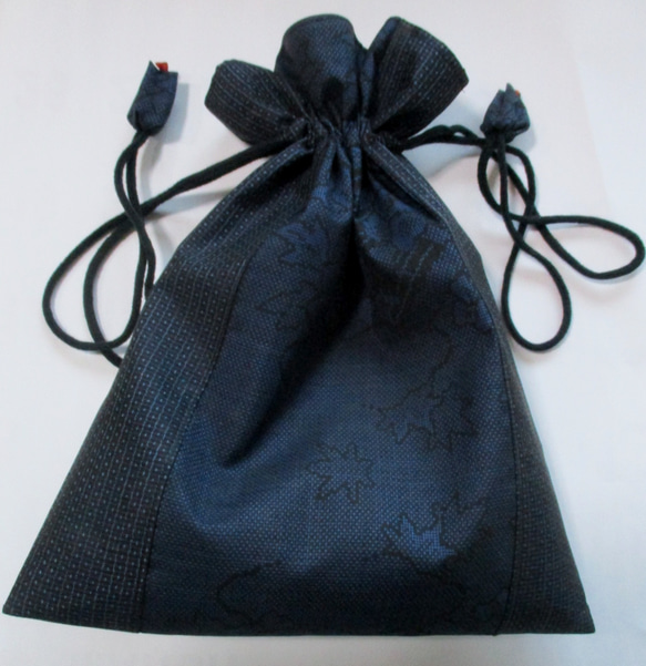 ７０４２　大島紬の着物で作った巾着袋＃送料無料 1枚目の画像