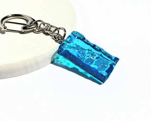 ＃220 コバルトブルー✴ちょうちょ✴雪の結晶✴レジンキーホルダーブローチ 220 コバルトブルー✴ちょうちょ✴雪の結晶✴レジンキーホルダー