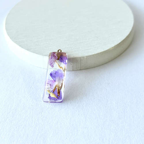 お客ページ⭐　和レジンネックレス　ドライフラワーレジンネックレス 変わらぬ心＊スターチスの水面ネックレス / レジン / ドライフラワー