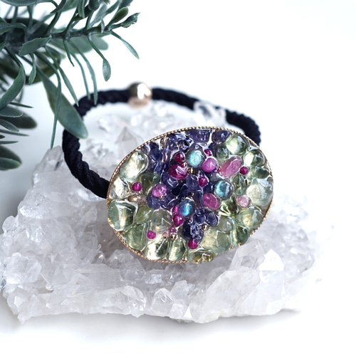 宝石のモザイクで描かれた睡蓮の池ヘアゴム ～Lake of water lilies