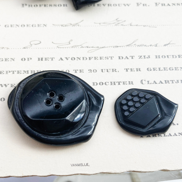 【送料無料】6個 1930年代 チェコ製 レア アンティーク ヴィンテージ 黒ガラスボタン 素材 [EY8501J] 6枚目の画像