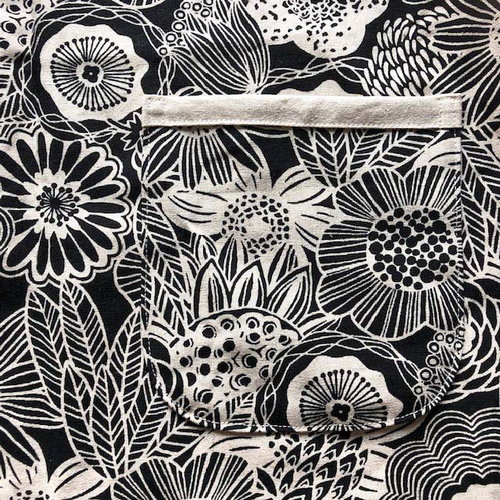 新品】FEILER 黒花柄エプロン 学校 新品】FEILER 黒花柄エプロン