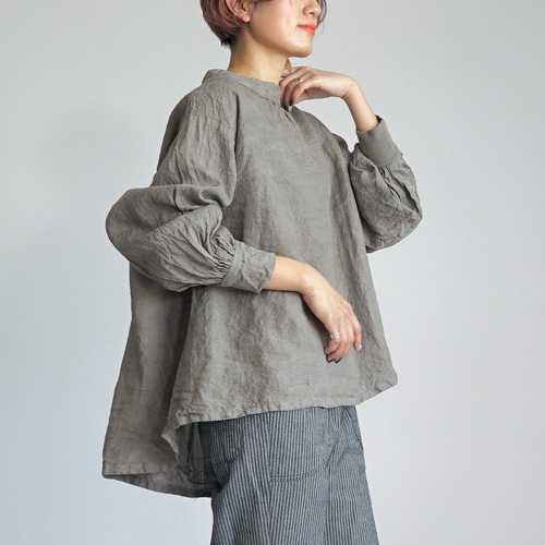 UZUiRO　ウズイロ　リネンタックシャツブラウス　カーキ UZUiRO ウズイロ リネンタックシャツブラウス カーキ