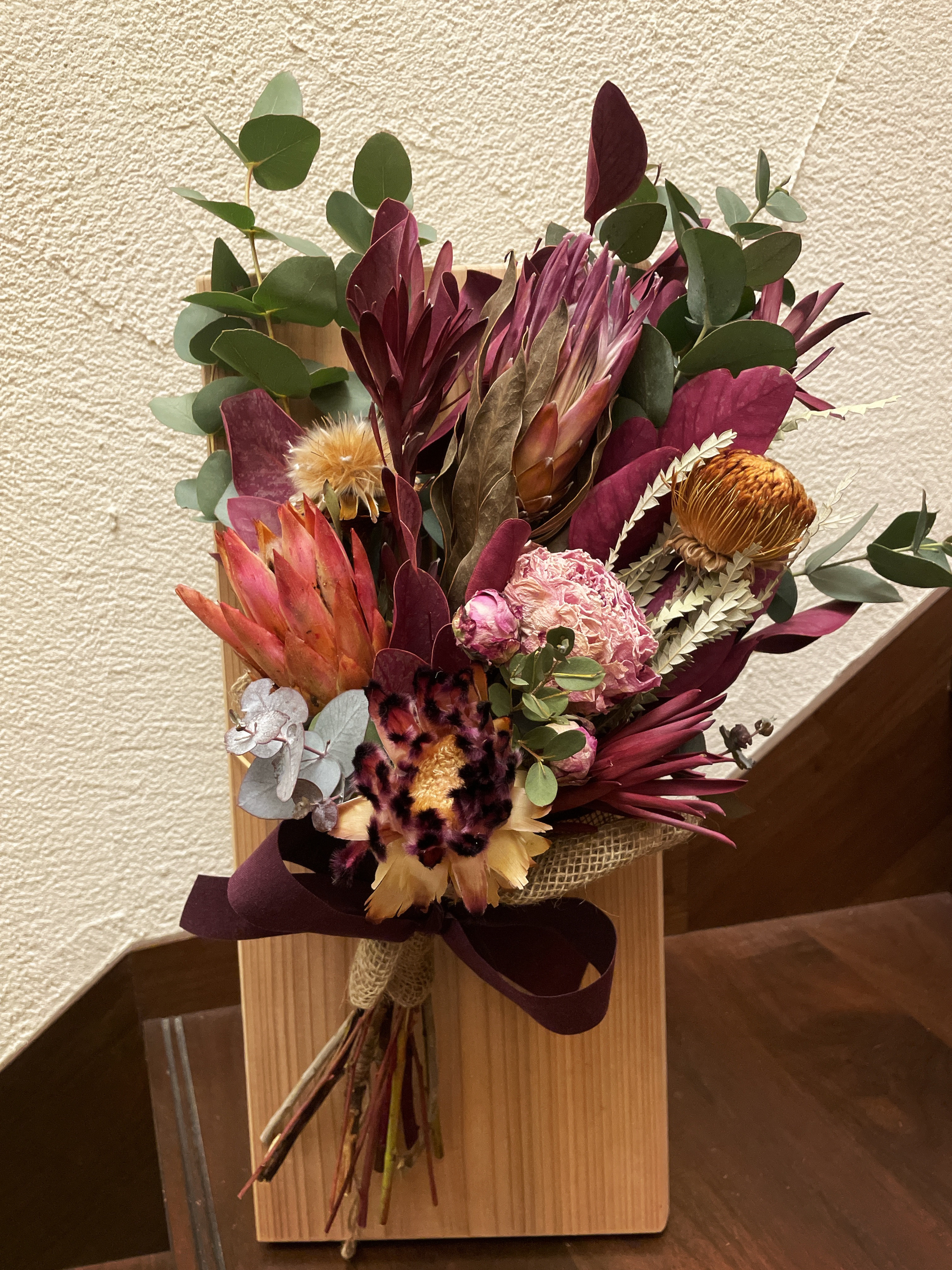 プロテア(アイスピンク)とピオニーのブーケ