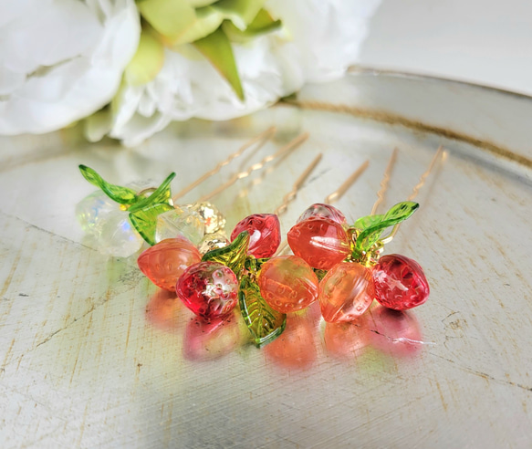 「苺のかんざし」２種類　赤＆白(クリア)　野摘みの苺シリーズ　ヘアアクセサリー 12枚目の画像