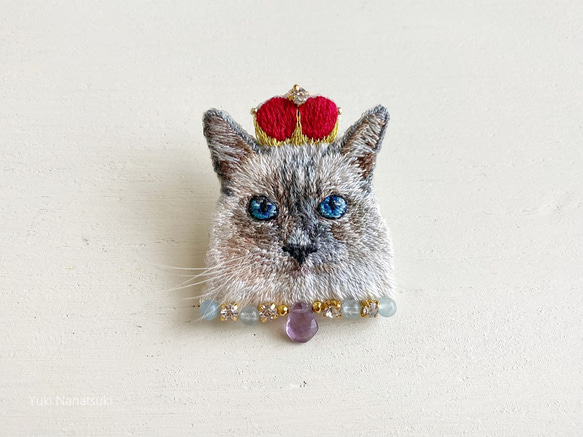 高貴なお猫様刺繍ブローチ42 2枚目の画像