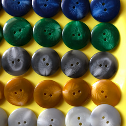 アンティーク ボタン 6個　ビンテージ 昭和 レトロ 個性的 ハンドメイド素材 日本製 ポップ アクセ 3枚目の画像