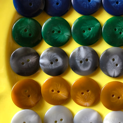 アンティーク ボタン 6個　ビンテージ 昭和 レトロ 個性的 ハンドメイド素材 日本製 ポップ アクセ 2枚目の画像