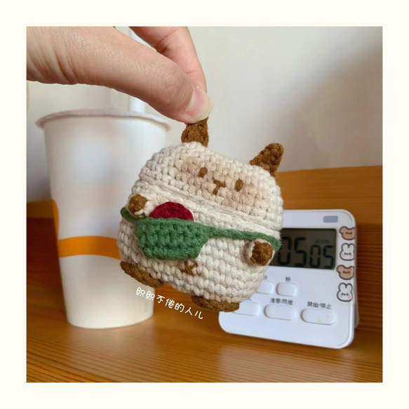 小さなかばんを背負った シャム猫☆AirPods 1/2/3/pro ケースcase☆綿製手作り編織り 1枚目の画像
