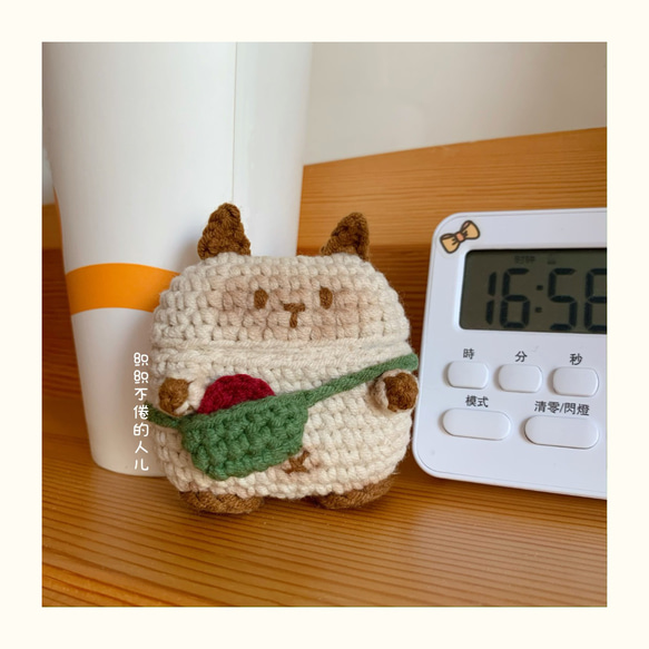 小さなかばんを背負った シャム猫☆AirPods 1/2/3/pro ケースcase☆綿製手作り編織り 2枚目の画像