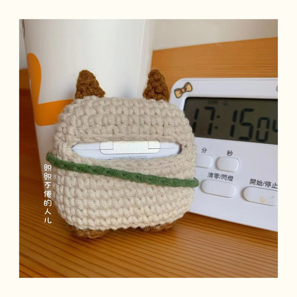 小さなかばんを背負った シャム猫☆AirPods 1/2/3/pro ケースcase☆綿製手作り編織り 5枚目の画像