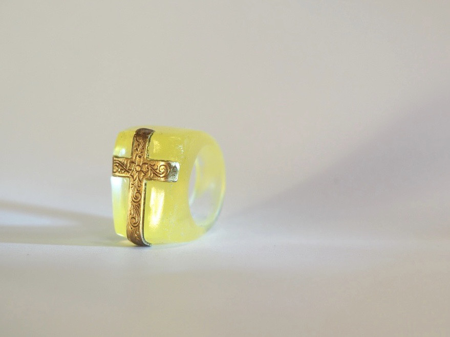 *Melting Cross*レモンバター色クロスリング