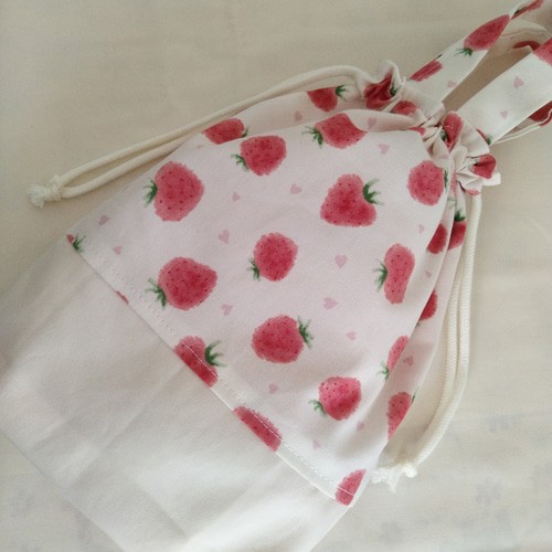 ハンドメイド 上履き入れ 巾着 ランチョンマット いちご柄 上履き入れ 上履き袋 上靴いれ 巾着タイプ いちごさんフリル 女の子 子供