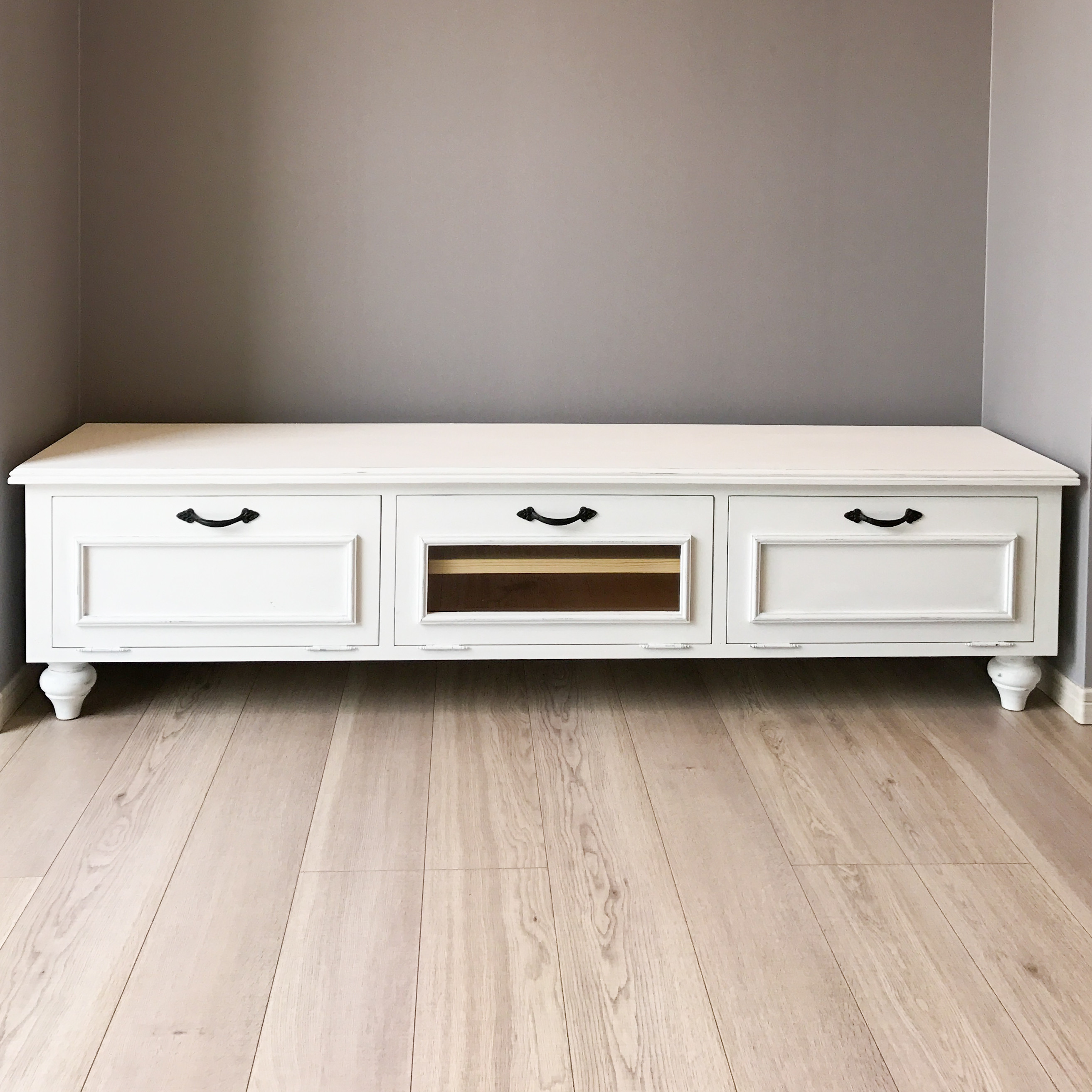 おしゃれ かわいい フランスアンティークテレビボード（ホワイト） 英国アンティークローボード 輸入住宅向けオーダー家具