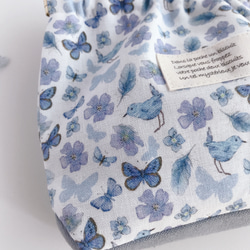 アクファクトゥム　蝶と鳥とお花　ブルー系　三角マチのバネ口ポーチ　12cm 4枚目の画像