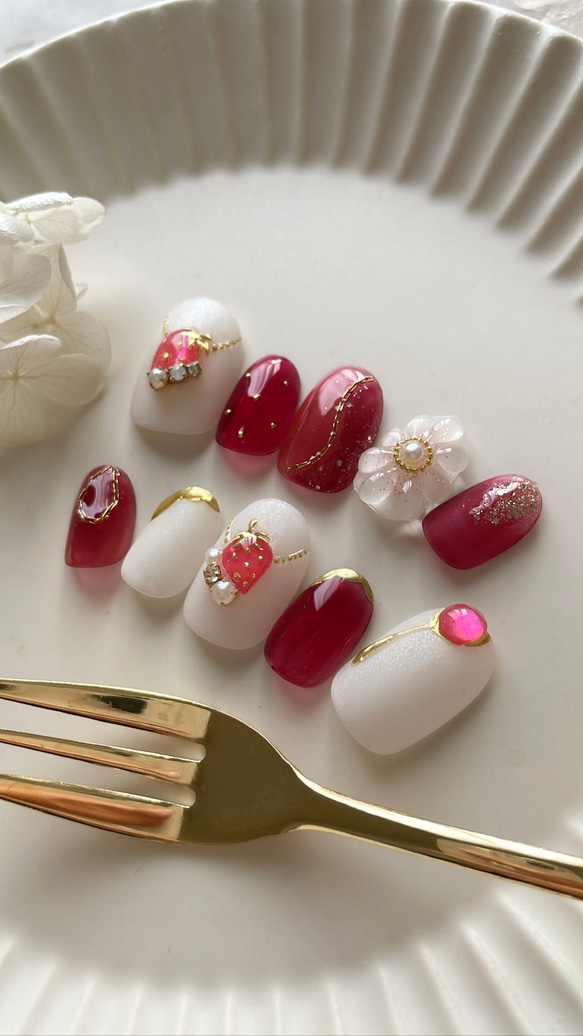 Bijou×shell strawberry nail ビジュー＆シェルストロベリーネイル 2枚目の画像