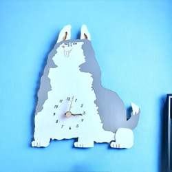 威風堂々！シベリアン・ハスキー ホワイト × グレーの時計 木製 掛け時計 1枚目の画像