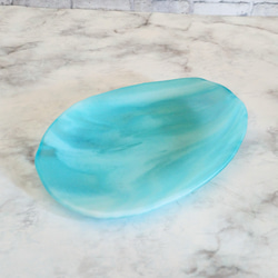 晴れやかブルー2023　水色マーブル模様のガラス皿 A　楕円皿　オーバルプレート　アクセサリートレー　ガラス工芸 5枚目の画像