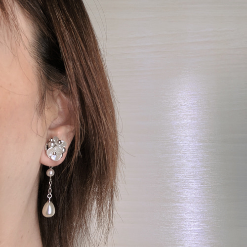 ハンドメイドピアス シャワー台 シルバーとお花のビジューピアス ハンドメイドピアス シャワー台 シルバーとお花のビジューピアス