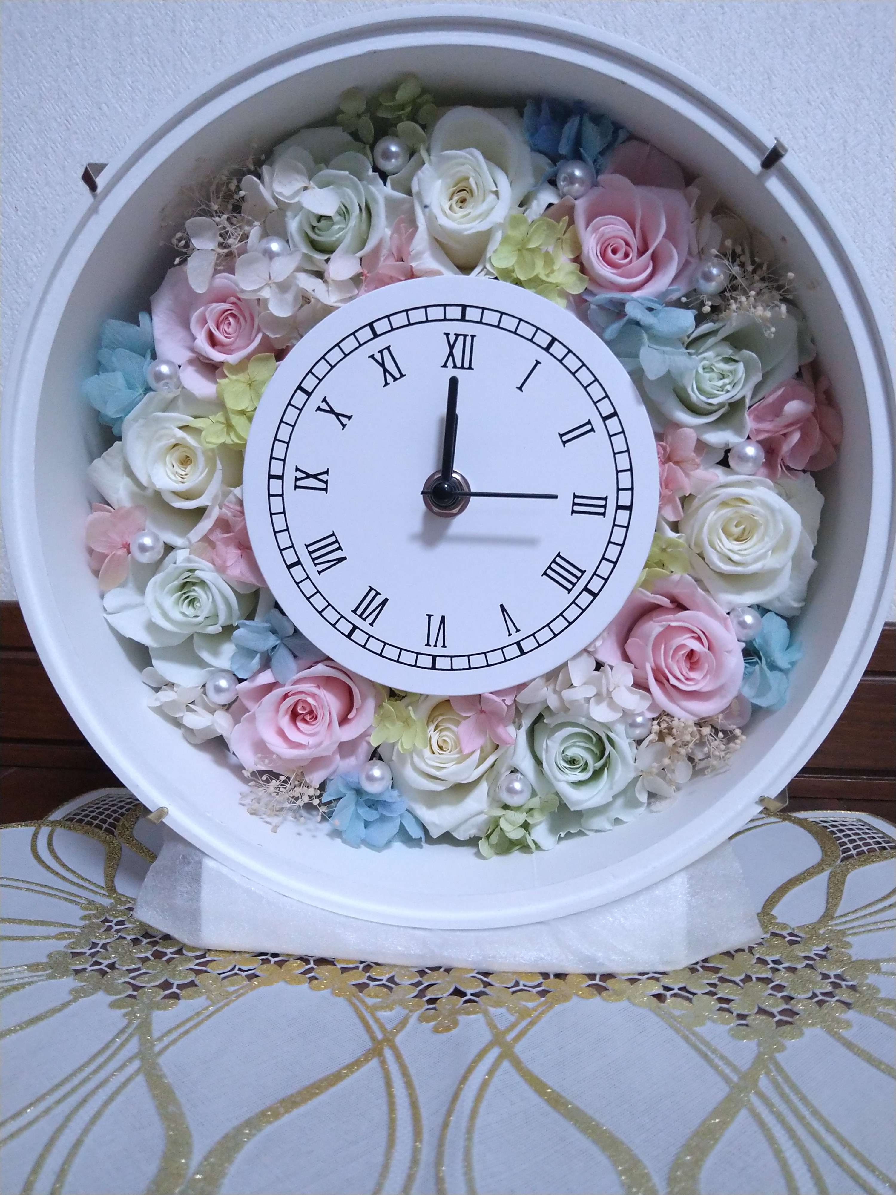 値下げセール‼️豪華なプリザーブドフラワーの時計