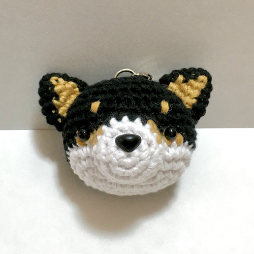 ハンドメイド　あみぐるみ　着ぐるみくまのミニ柴犬のキーホルダー　４色セット ハンドメイド あみぐるみ 着ぐるみくまのミニ柴犬のキーホルダー