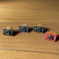レザーピンバッジ　カメラ　S 1枚目の画像