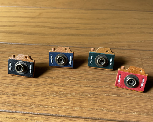 レザーピンバッジ カメラ S ピンバッチ kazka 通販 15701915｜Creema
