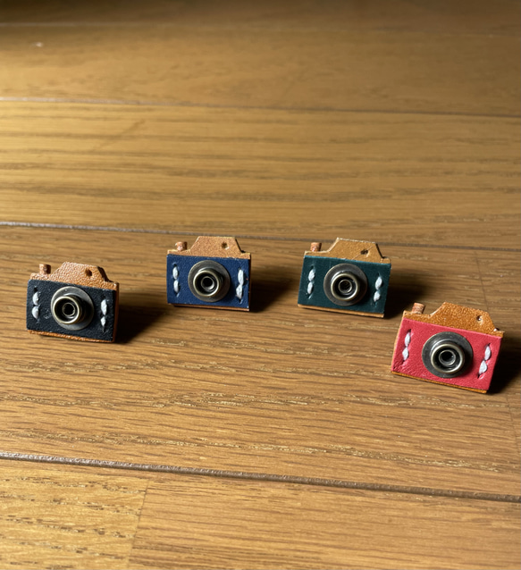 レザーピンバッジ カメラ S ピンバッチ kazka 通販 15701915｜Creema
