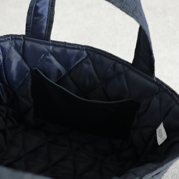 [不均勻的紋理很可愛♪]Fukure提花編織原創手提袋[深海軍藍] 第6張的照片