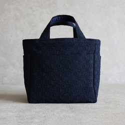 [不均勻的紋理很可愛♪]Fukure提花編織原創手提袋[深海軍藍] 第2張的照片