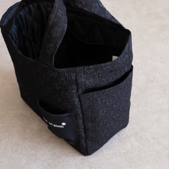 [蓬鬆的布料很可愛♪] Fukure 提花編織手提包 [黑色 x 黑色] 第5張的照片
