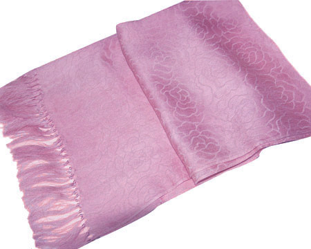 ☆絹の艶めき☆薔薇の総柄シルクストール　草木染め天然染料使用＜コチニール・赤紫色＞