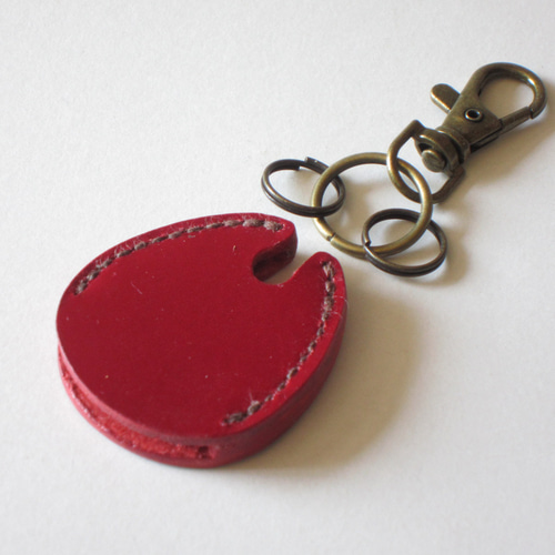 ANOKO WA DO KO DA? ALWAYS HERE キーホルダー 赤 ANOKO WA DO KO DA? ALWAYS HERE キーホルダー 赤