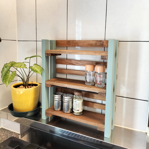 送料込み】無垢材でつくる 3段スパイスラック ― ピスタチオグリーン