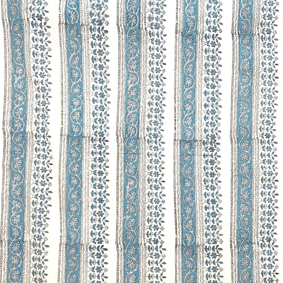 【50cm単位】ホワイトブルーフラワーストライプ　インド　ハンドブロックプリント生地　テキスタイル  コットン 4枚目の画像