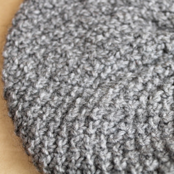 かのこ編みのふんわりベレー帽　アルパカ・メリノ　グレー 6枚目の画像