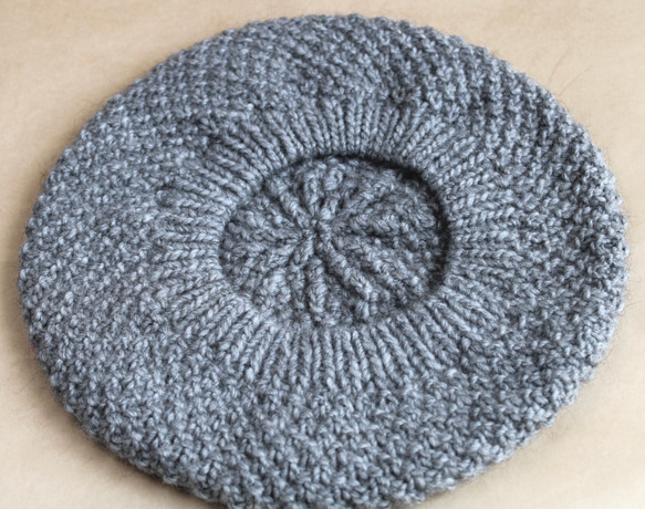 かのこ編みのふんわりベレー帽　アルパカ・メリノ　グレー 7枚目の画像