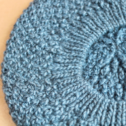 かのこ編みのふんわりベレー帽　アルパカ・メリノ　くすみブルー 10枚目の画像