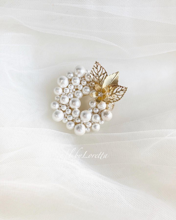 Leaf flower × quartz cotton pearl volume circle brooch　ブローチ