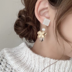 Color Square mat flower tassel pierce/earring(Off-white) 4枚目の画像