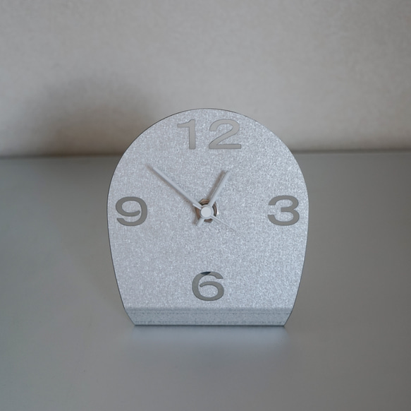ガルバニウム鋼材のミニ置き時計 4枚目の画像