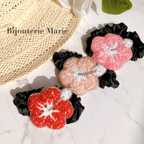 ビーズ刺繍 ✳︎蛍光風ピンクのハイビスカスのシュシュ✳︎ /花