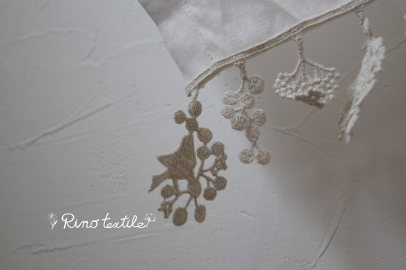 リネンカフェカーテン　裾　刺繍トリム　小鳥＆木の実付き 5枚目の画像