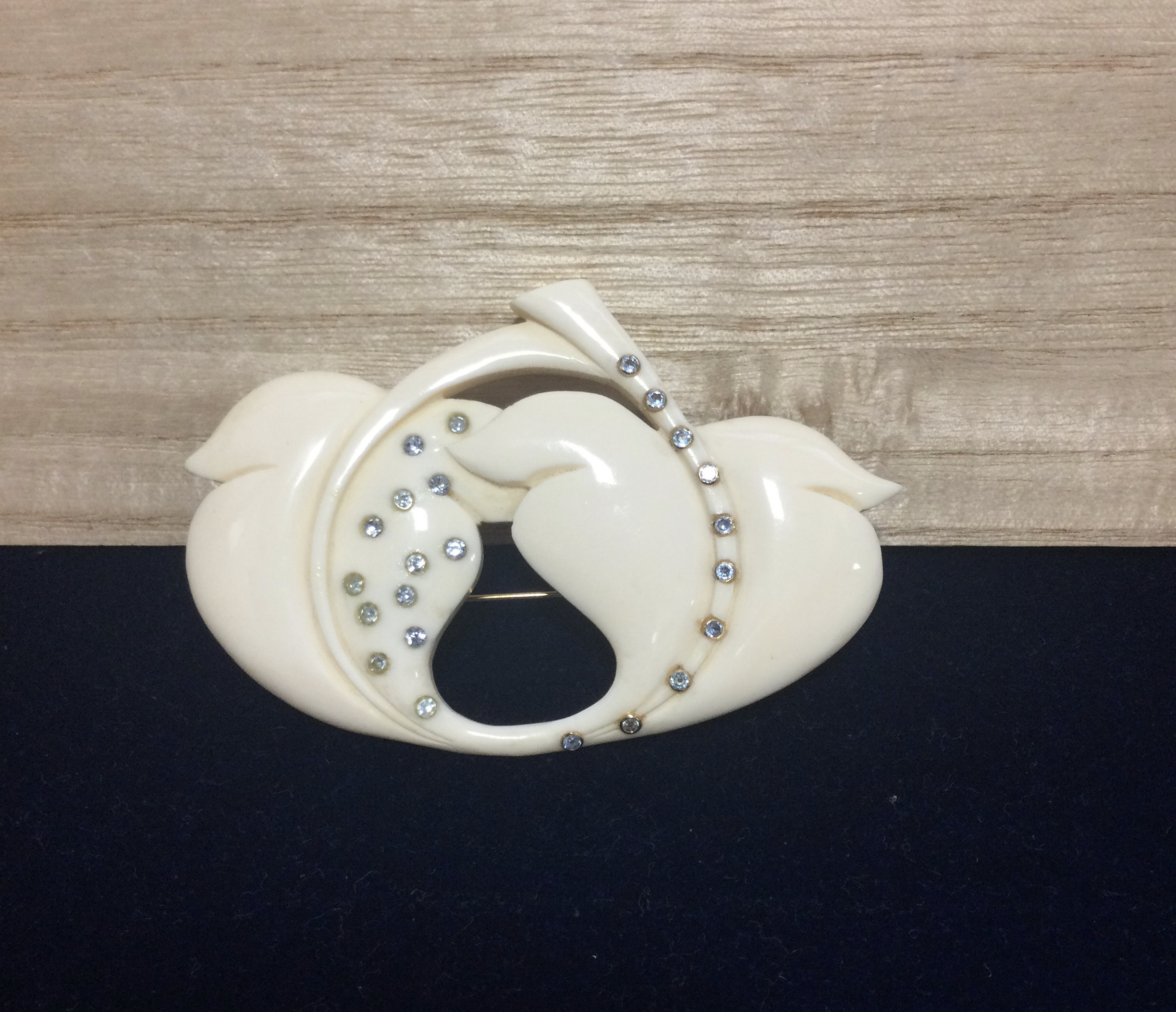 ☆本象牙リーフブローチ　A-10 ※ 8,880円